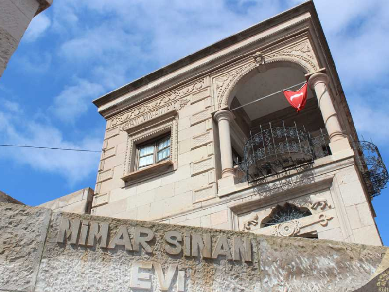 Mimar Sinan Evi, Türk bayrağı.